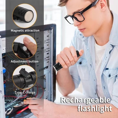 5.0V/2.4A USB-carcharger voor mobiele telefoons met draagbare LED-zaklamp en gelijkstroomtoevoer