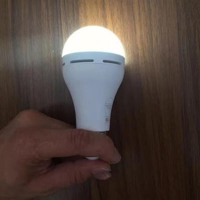 7W/10W LED noodoplaadbare E27/B22-lampen met instelbare helderheidssteun